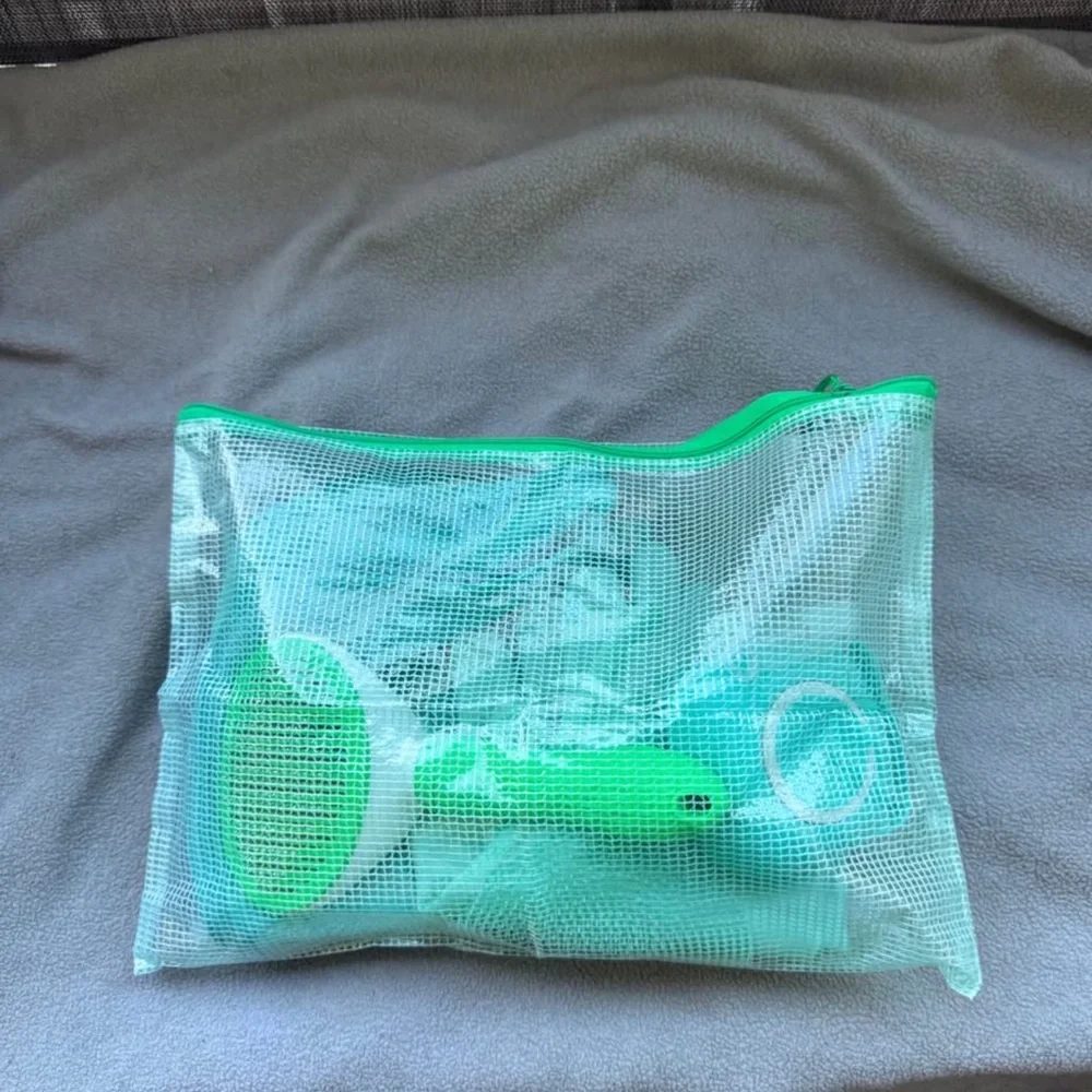 Brand new Green Pet Bath Kit (8 pcs)